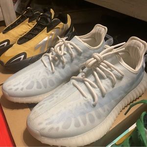 Yeezy 350 mens size 9